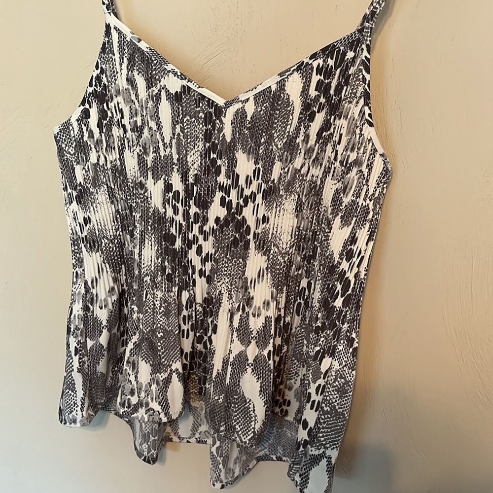 NWT Express gray and cream pleated tank